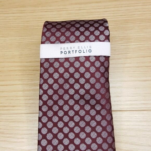 PERRY ELLIS Mens Neck Tie Burgundy Dot Pattern Woven Maroon - Picture 2 of 5